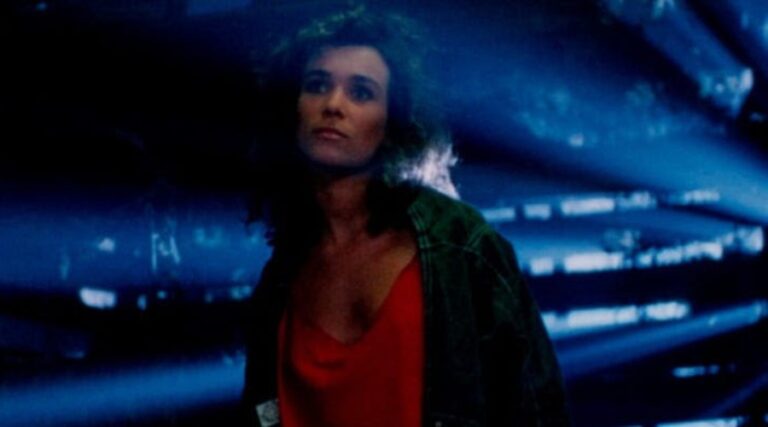 alguienteestámirando900x500